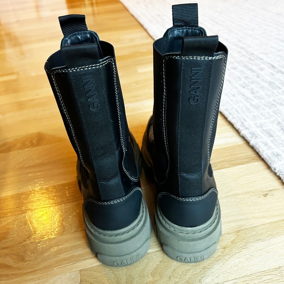 GANNI Black Leather Lug-Sole Mid Chelsea Boot Green sole 38 7.5 - Picture 4 of 10